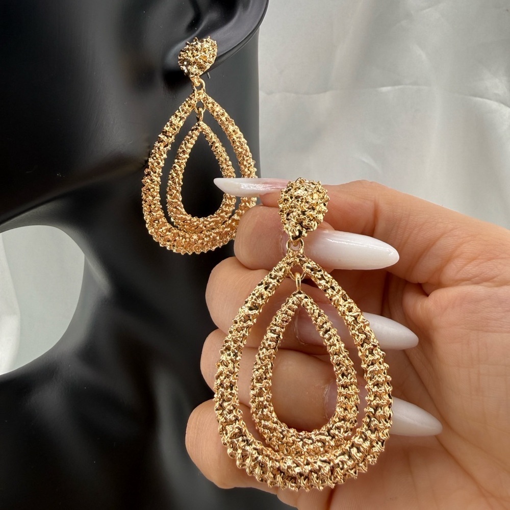 Zara women classic Gold color Teardrop Earrings
